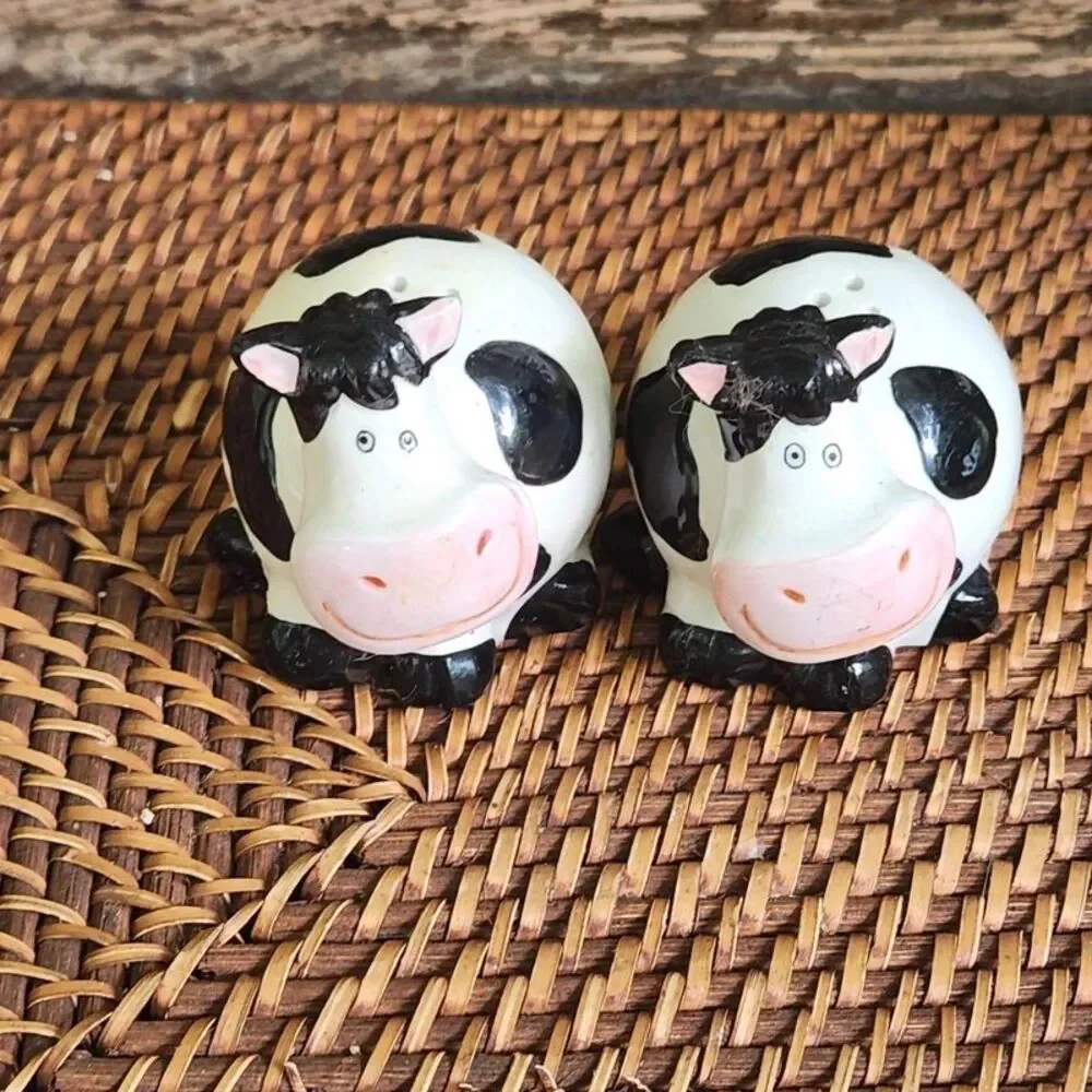 Cows Salt & Pepper, Ceramic Black White Jersey Cattle Vintage Moooo ADORBS!